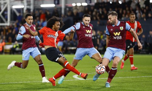 Soi kèo Luton vs Burnley (2h, 13/8): Nhận định Hạng nhất Anh