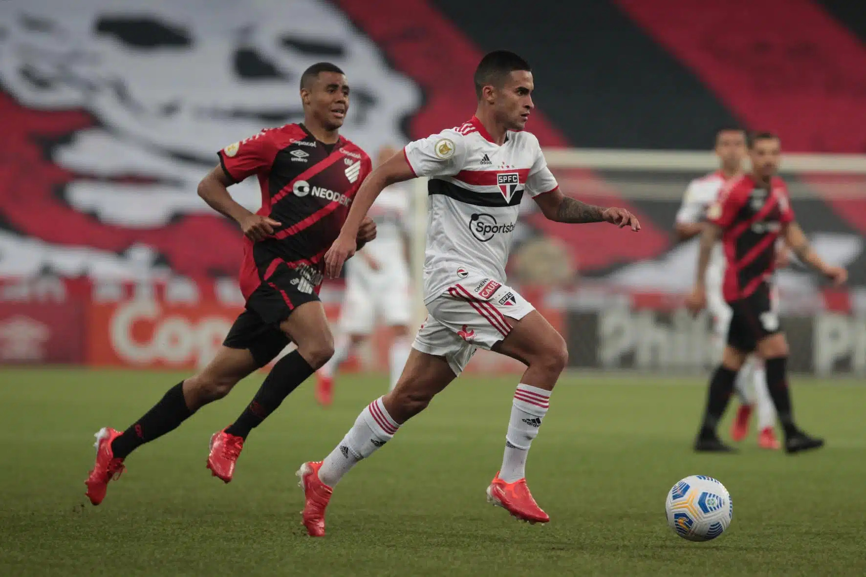 Soi kèo Paranaense vs Sao Paulo ngày 4/7