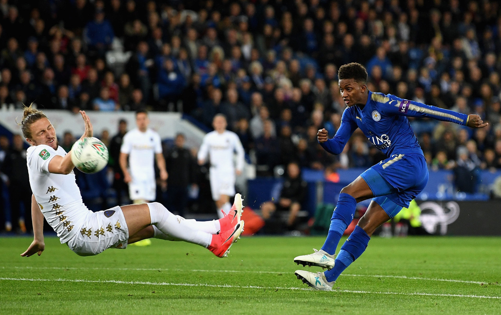 Soi kèo Leeds vs Leicester City ngày 26/4