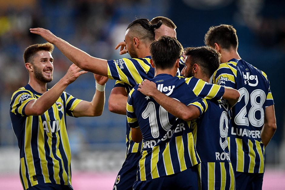 Soi kèo Austria Vienna vs Fenerbahce ngày 19/8