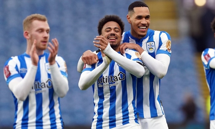 Soi kèo Huddersfield vs Preston North End Ngày 19/10 