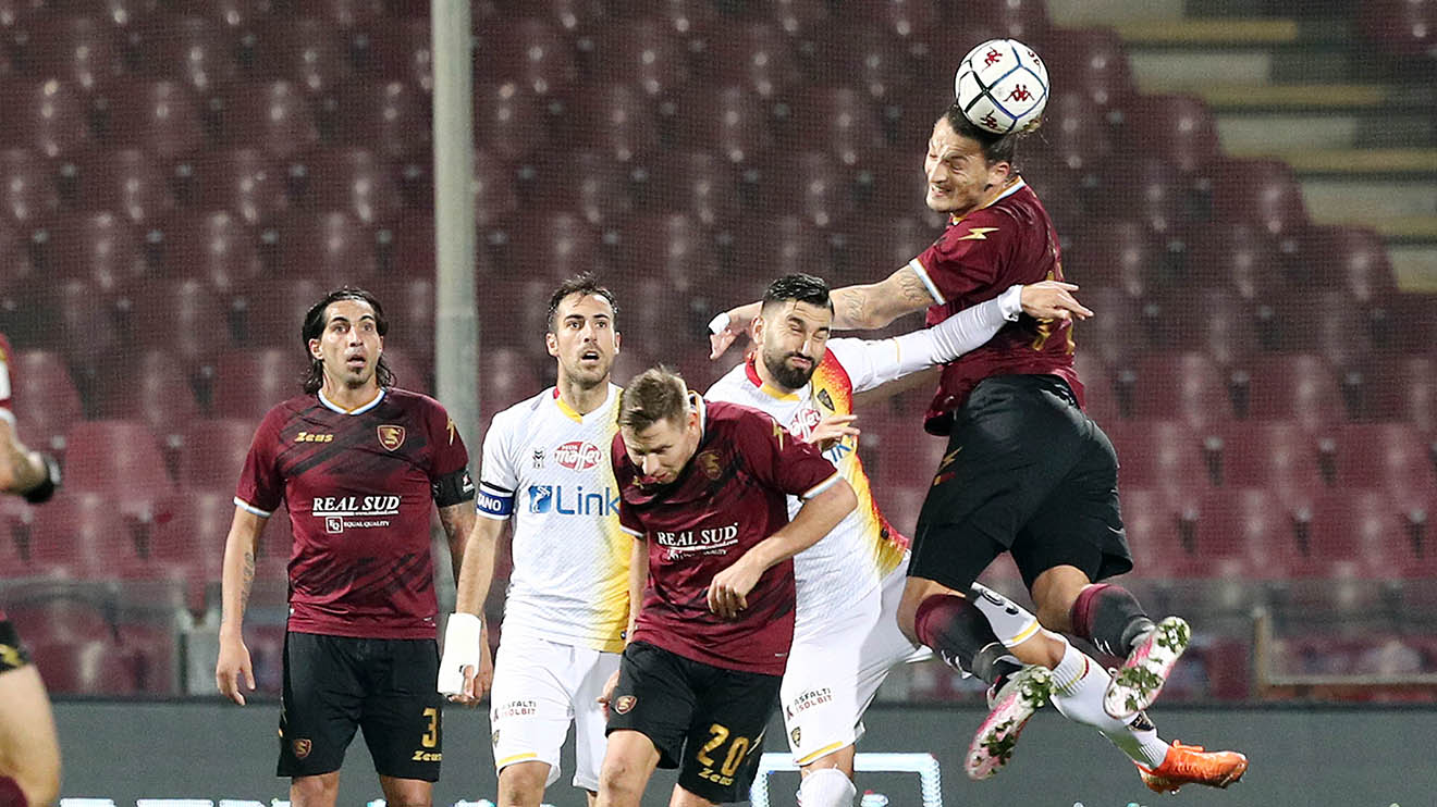 Soi kèo Salernitana vs Lecce ngày 17/9